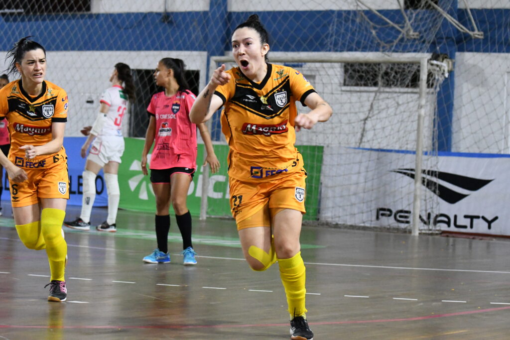 Equipe feminina do Magnus Futsal